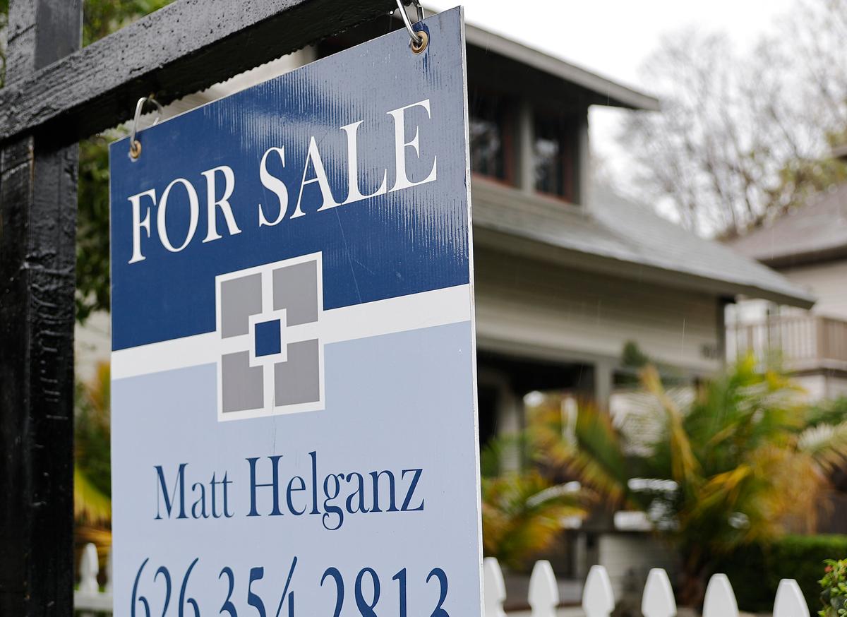 Mortgage Demand Surges as Interest Rates Fall for 3rd Straight Week: MBA