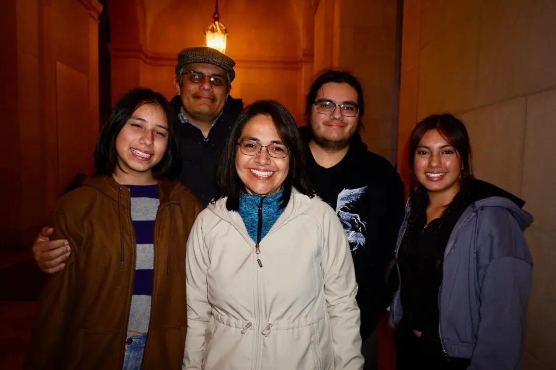 Shen Yun ‘Breaks All the Rules of Physics’: Physics Professor