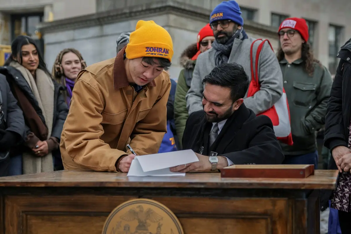 NYC Mayor Mamdani Defends Revoking Predecessor’s Executive Orders thumbnail