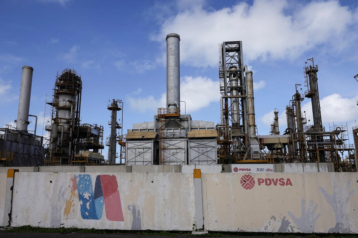 Venezuela’s Broken Oil Industry and Trump’s Plan to Rebuild It After Maduro’s Ouster thumbnail