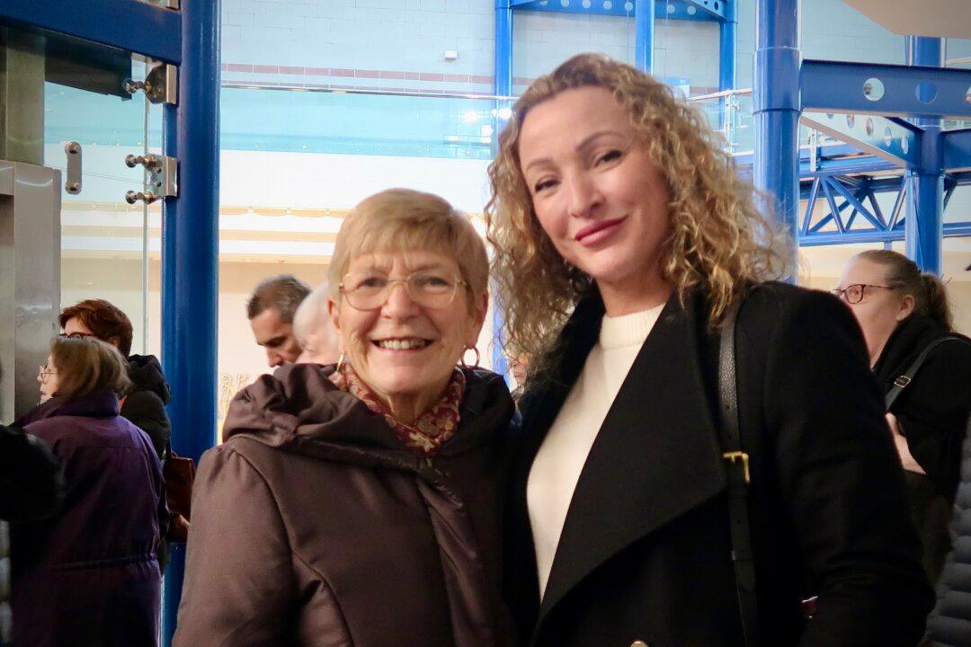 Daughter Gifts Her Mom Shen Yun for Christmas