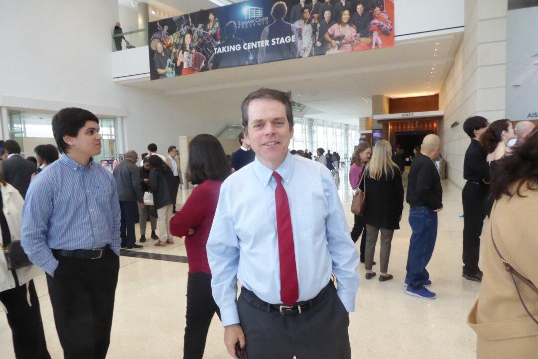 Shen Yun Shows That ‘The Divine Infuses Creation’: Law Professor