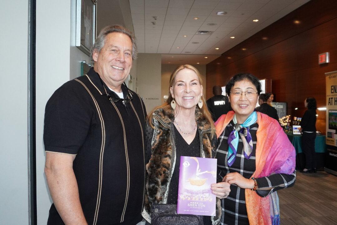 Austin Theatergoer Is Fascinated by Shen Yun