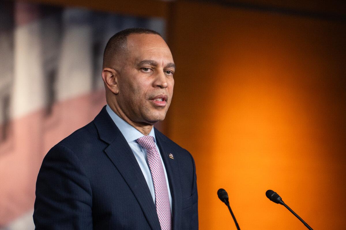 House Minority Leader Hakeem Jeffries (D-N.Y.) speaks during a press conference on Capitol Hill in Washington on Jan. 5, 2026. (Madalina Kilroy/The Epoch Times)