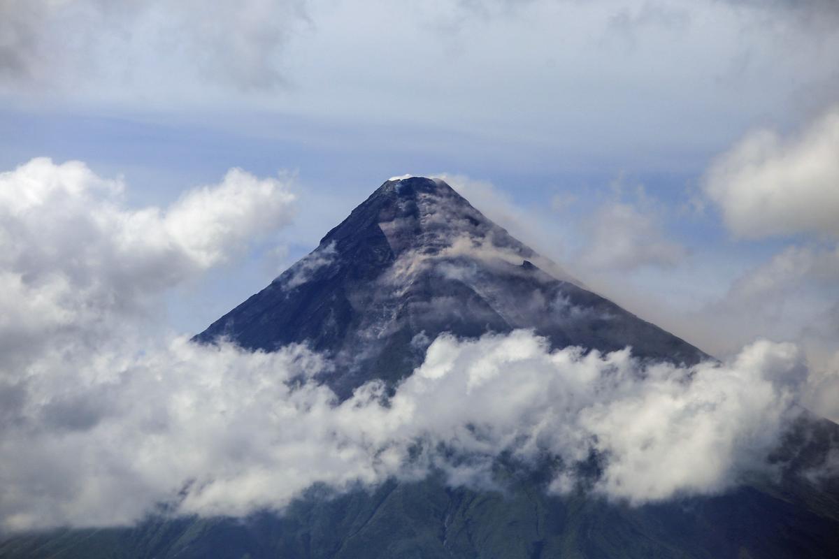 Philippines Raises Alert Level at Restive Mayon Volcano