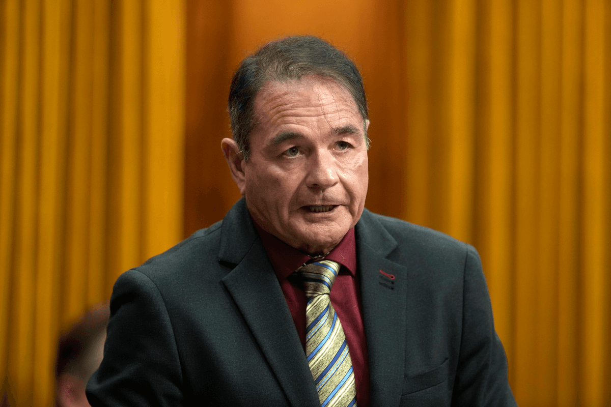 Tory MP Publicly Rejects Liberal Invitation to Cross Floor