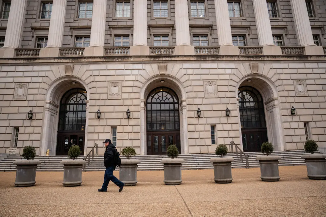 IRS Urges Qualified Taxpayers to Claim Earned Income Tax Credit