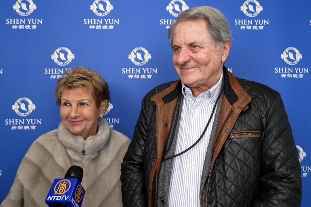 In Toulon, Shen Yun Captivates an Iconic Couple in the Luxury Hotel Industry