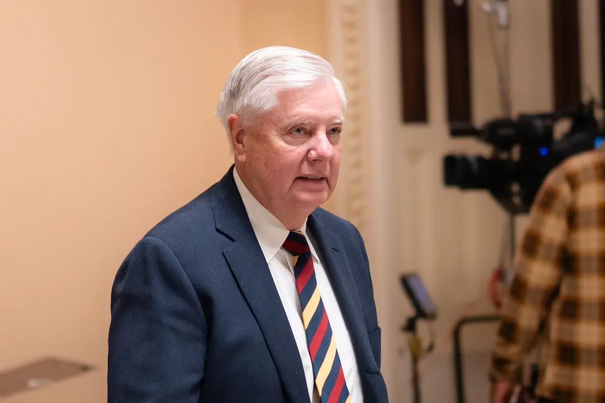 Trump Will Support Russia Sanctions Bill as It Advances in Congress: Sen. Graham thumbnail