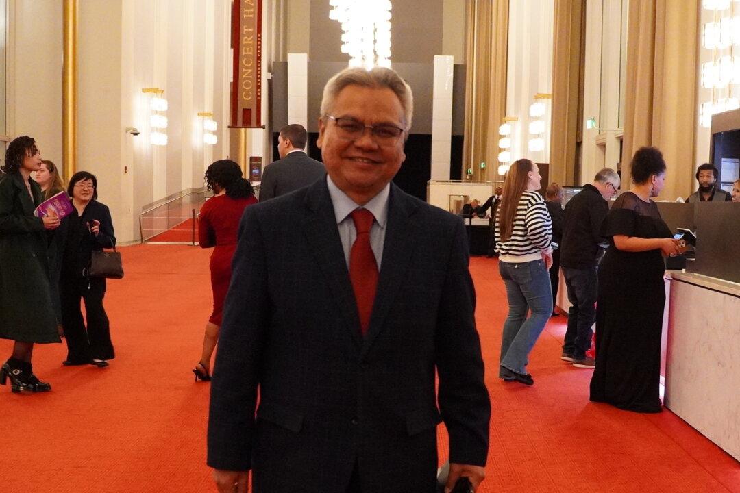 Shen Yun Is ‘A Must See,’ Says Malaysian Diplomat