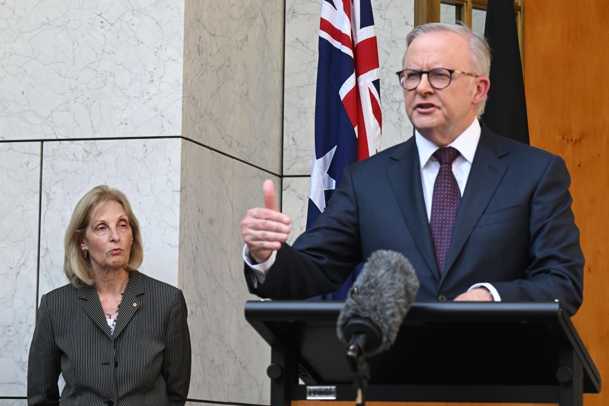 Australian PM Announces Royal Commission Into Anti-Semitism Following Bondi Terror Attacks thumbnail