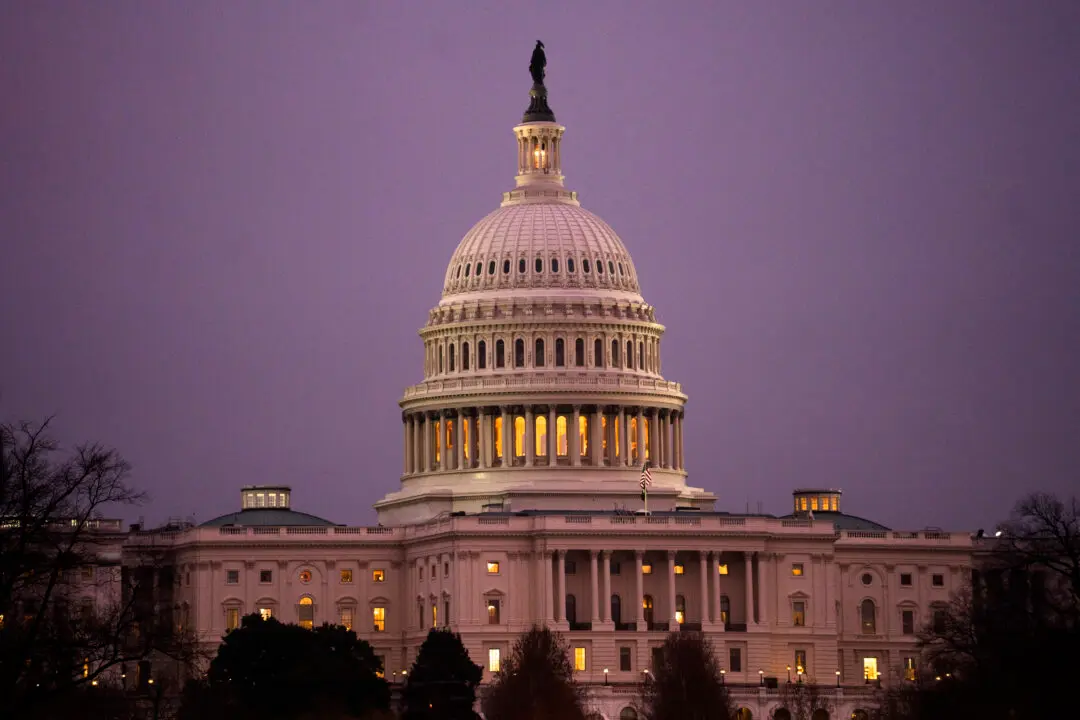 5 GOP Senators Join Democrats to Advance Measure to Block Military Action in Venezuela