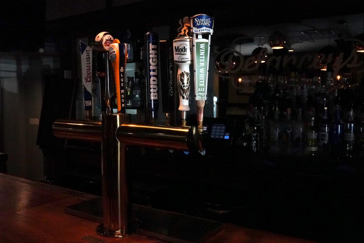 Sen. Skoufis’s Bill Relaxing Regulation on Alcohol Purchases by Restaurants and Bars Passed Into Law