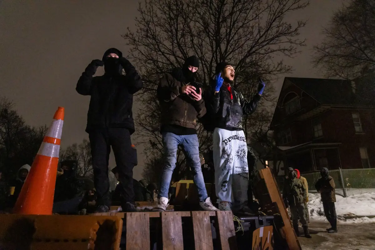 3,200 Percent Increase in Vehicular Attacks Against ICE Officers: DHS | USNN World News Protesters demonstrating against Immigration and Customs Enforcement (ICE) operations gather in Minneapolis on Jan. 8, 2026. (John Fredricks/The Epoch Times)