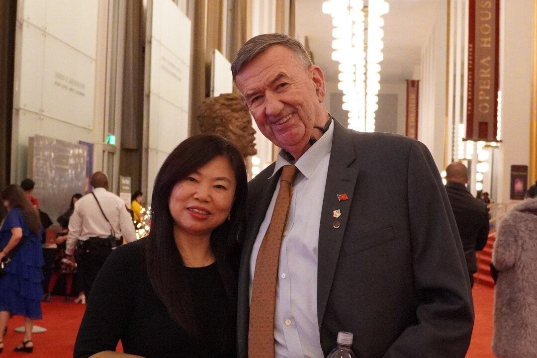 Shen Yun’s Performance Is ‘Very Informative,’ Says Retired Navy Chief