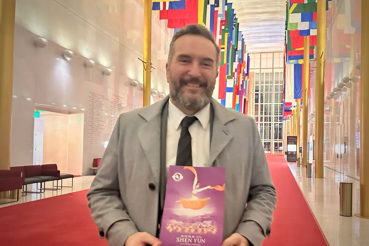 Sir Dr. Antoine Chevalier Wants to Do Everything He Can to Promote Shen Yun