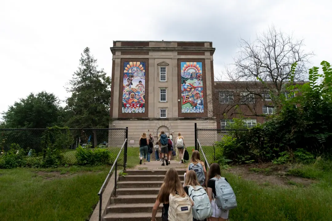 Minneapolis to Offer Remote School For Next 5 Weeks After ICE Shooting: Official