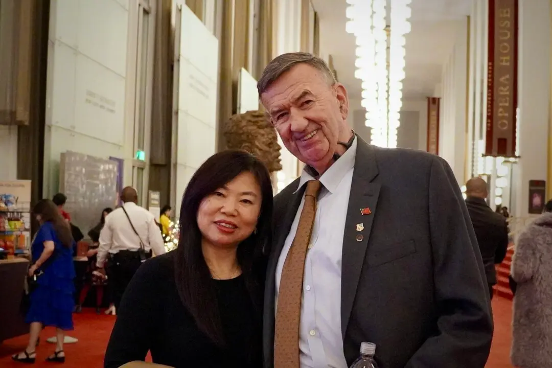 Shen Yun’s Performance Is ‘Very Informative,’ Says Retired Navy Chief