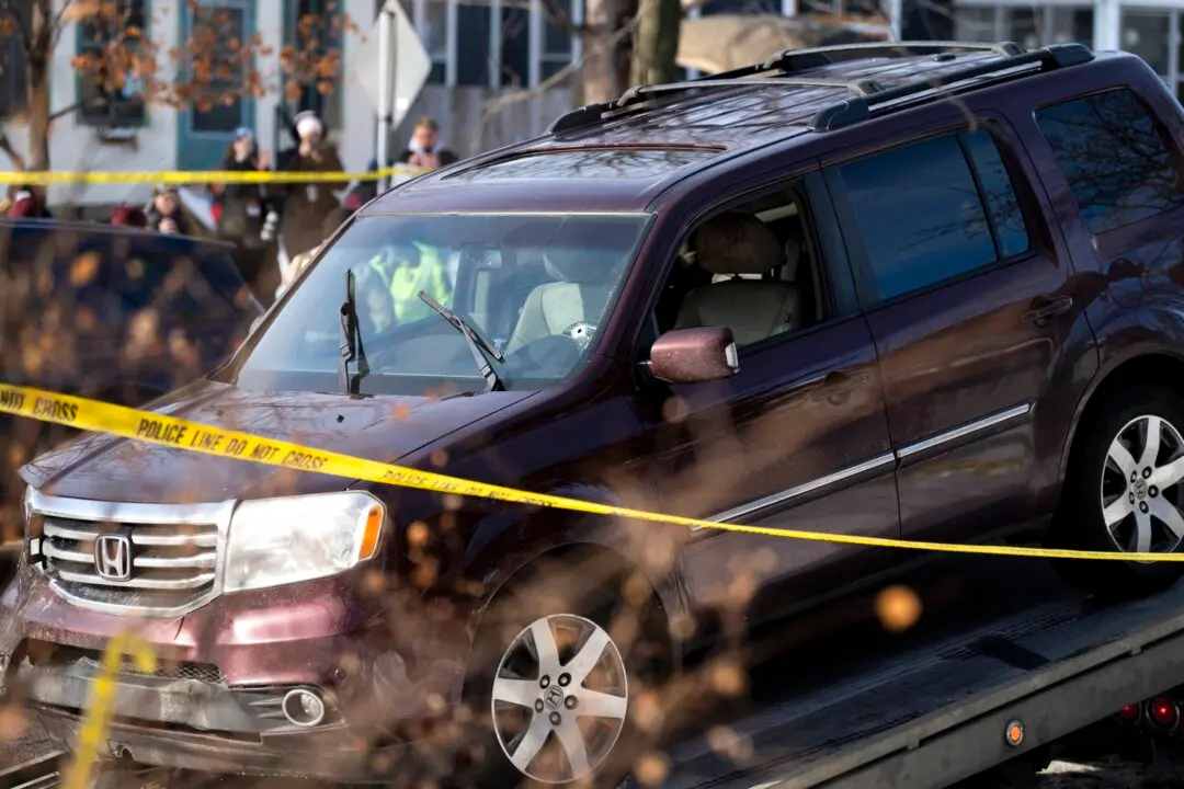 ICE Agent Involved in Shooting Is Getting Death Threats, Border Czar Says