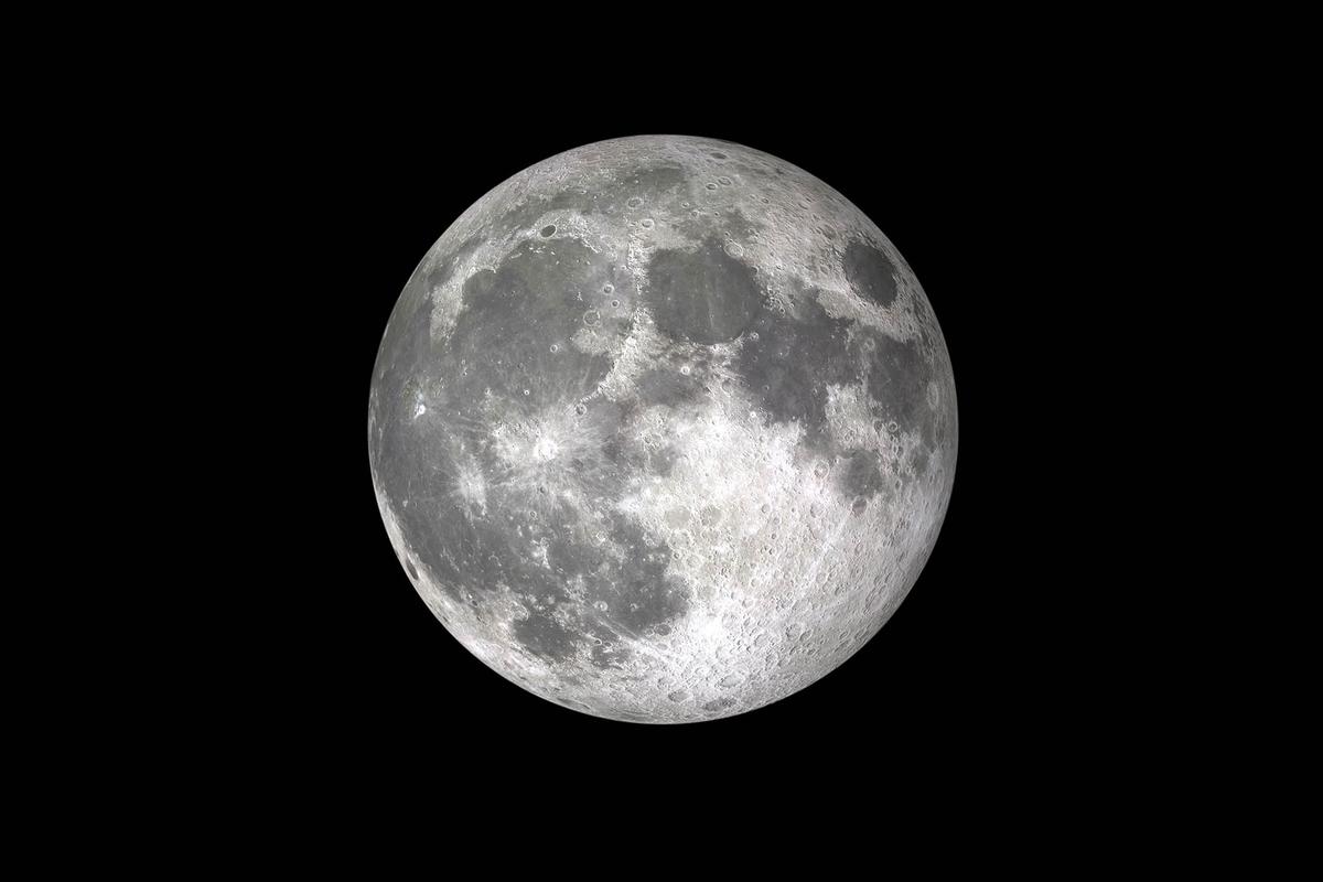 Photograph of a full moon. (Shutterstock/ameraObscura82)