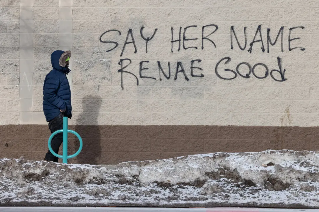 New Video Shows Tense Moments Before ICE Agent Fatally Shoots Woman in Minneapolis