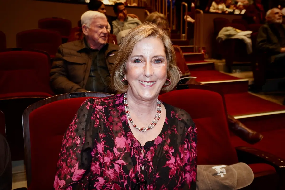 Award-Winning Writer Celebrates Birthday With Shen Yun, Calls It ‘Overwhelming and Beautiful’