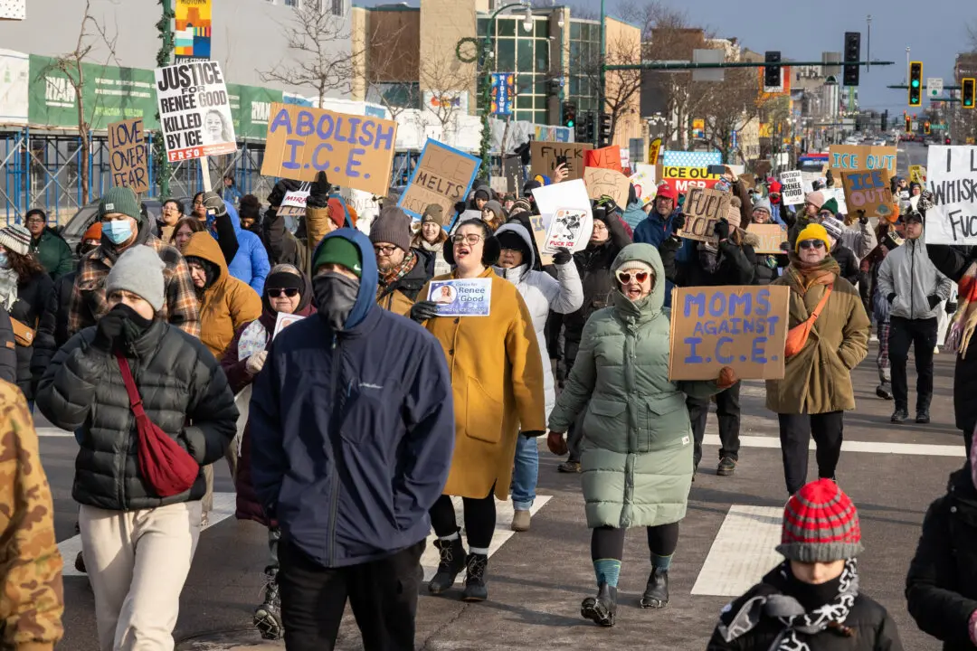 Protesters Continue to Clash With Federal Agents in Minnesota