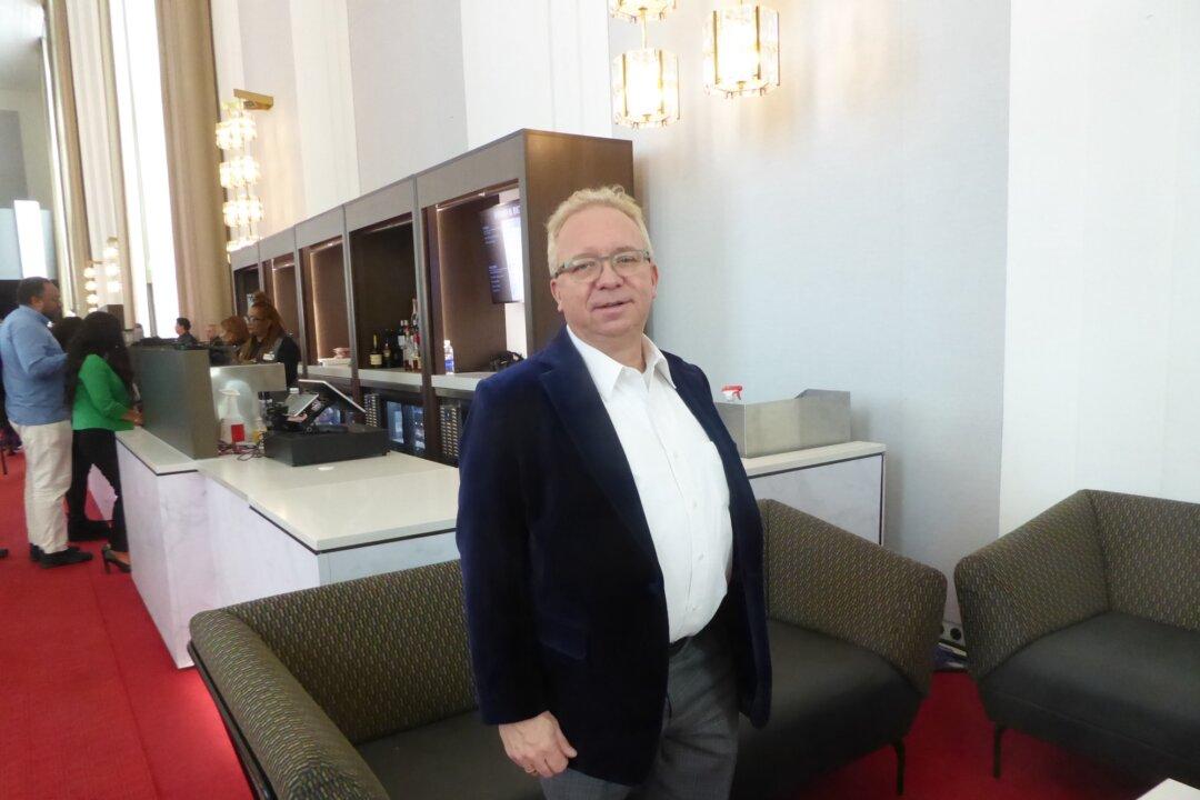 ‘A Must-Go’ Performance: Shen Yun Shows What’s Going on in China