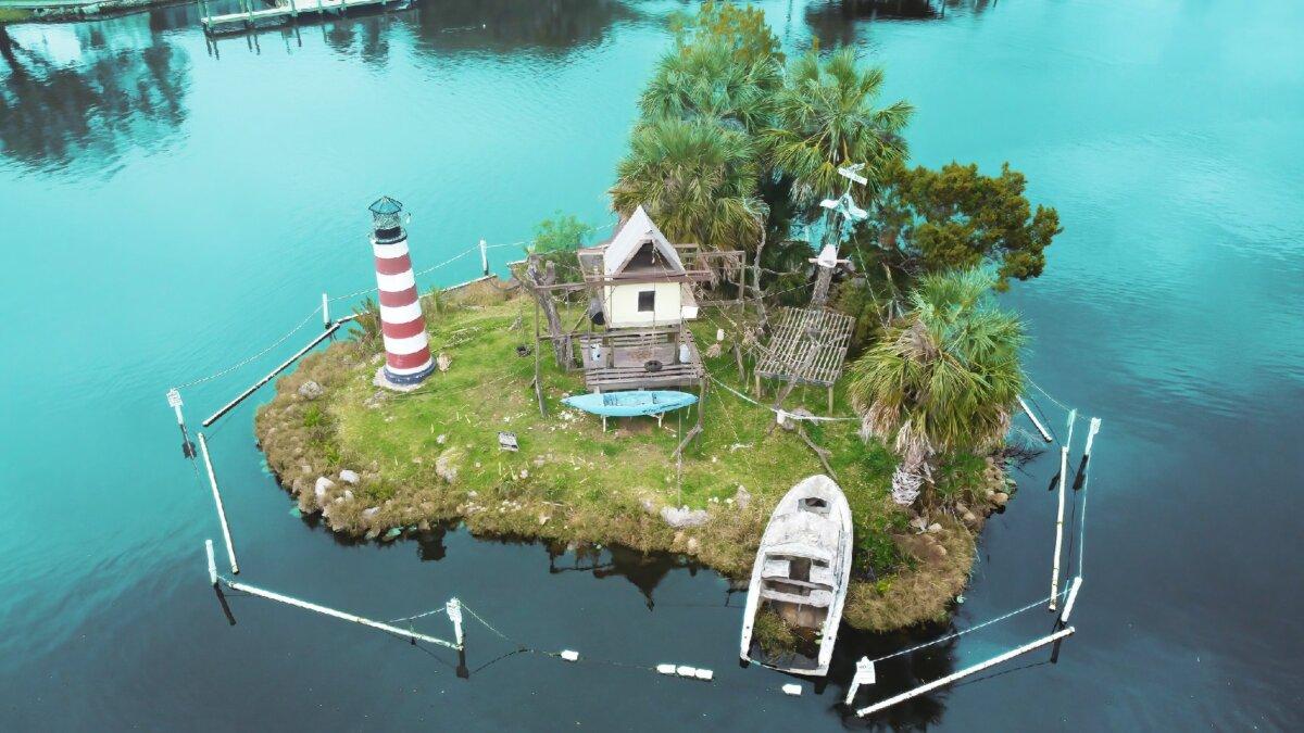 A troop of small monkeys occupies a tiny island in the Homosassa River near Crystal River, Fla. (Sunburntblogger/Dreamstime)