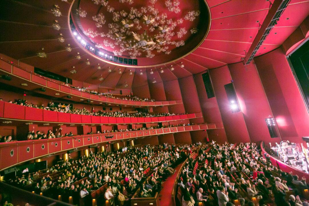 Visitor From China Says Shen Yun Conveys the Essence of the Chinese Spirit