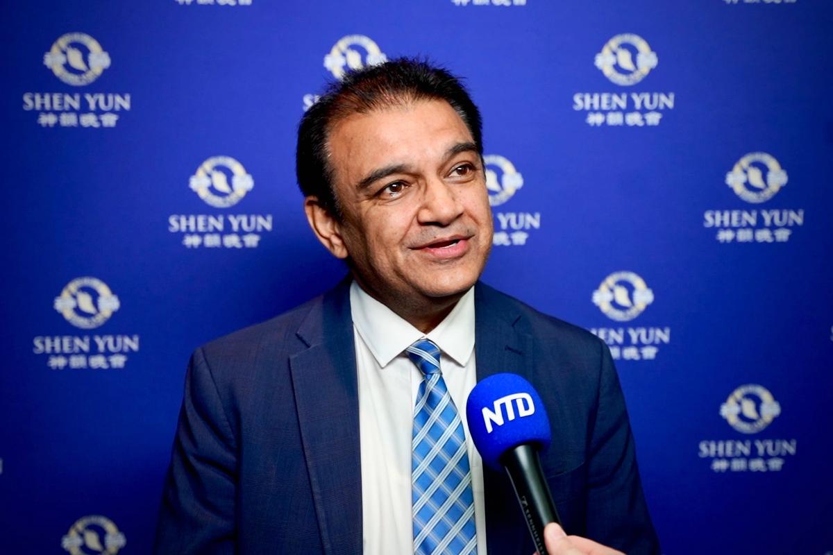 People Need to Come See Shen Yun, Says Former London Borough Mayor