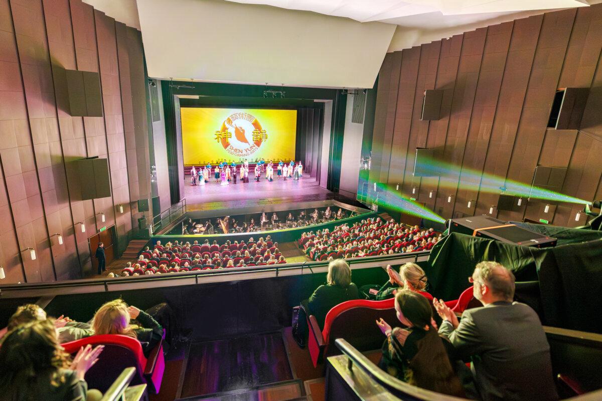 On the evening of Jan. 9, 2026, Shen Yun Performing Arts presented to a sold-out audience at the Grand Theatre in Lodz, Poland. (Zhang Qingyao/The Epoch Times)