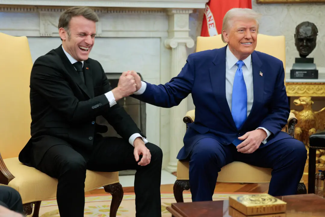 LIVE NOW: Trump Holds Dinner Meeting With French President