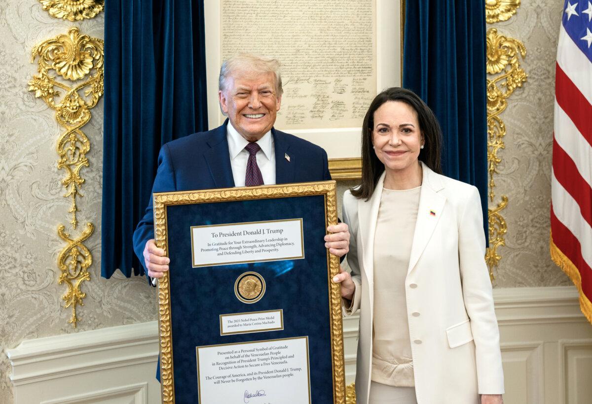 U.S. President Donald Trump and Venezuelan opposition leader María Corina Machado in the Oval Office on Jan. 15, 2026. (Daniel Torok/The White House/Reuters)