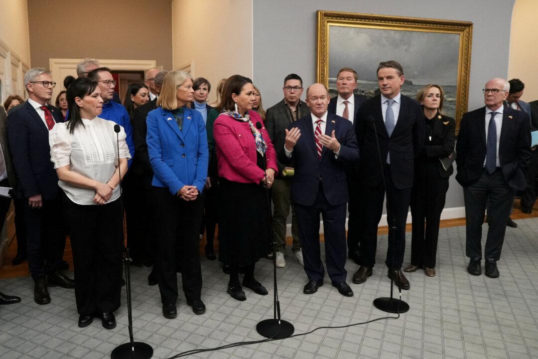 US Lawmakers Arrive in Denmark Amid Greenland Push