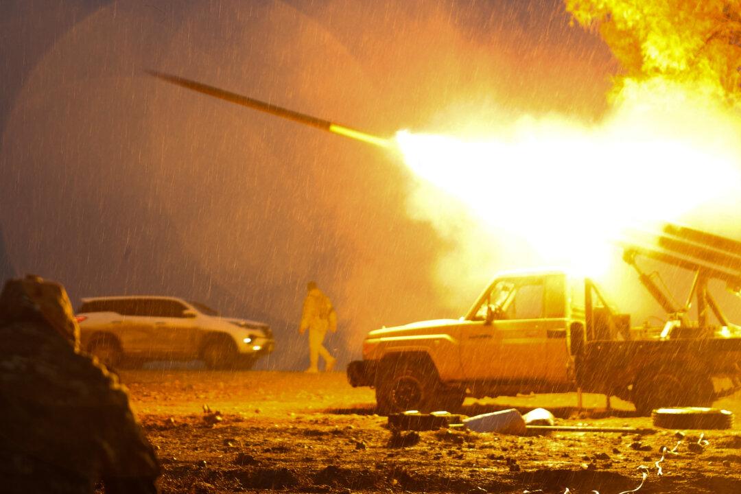 Day in Photos: Offensive in Syria, Rocket For New Lunar Mission, and Greyhounds Race