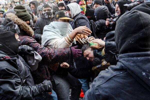 DOJ Probes Anti-ICE Church Disruption in Minnesota; Tensions Mount Over Greenland | NTD Good Morning (Jan. 19)