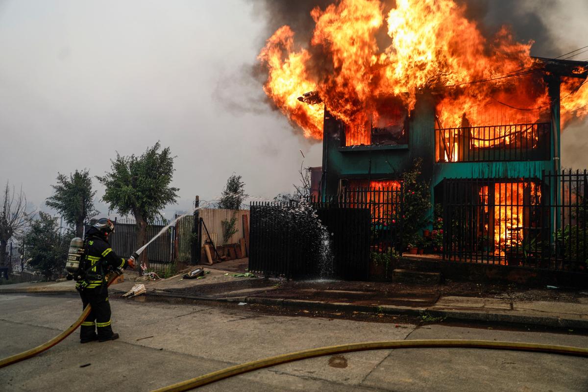 Chile Fires Kill at Least 18 as Firefighters Battle Extreme Heat, Winds