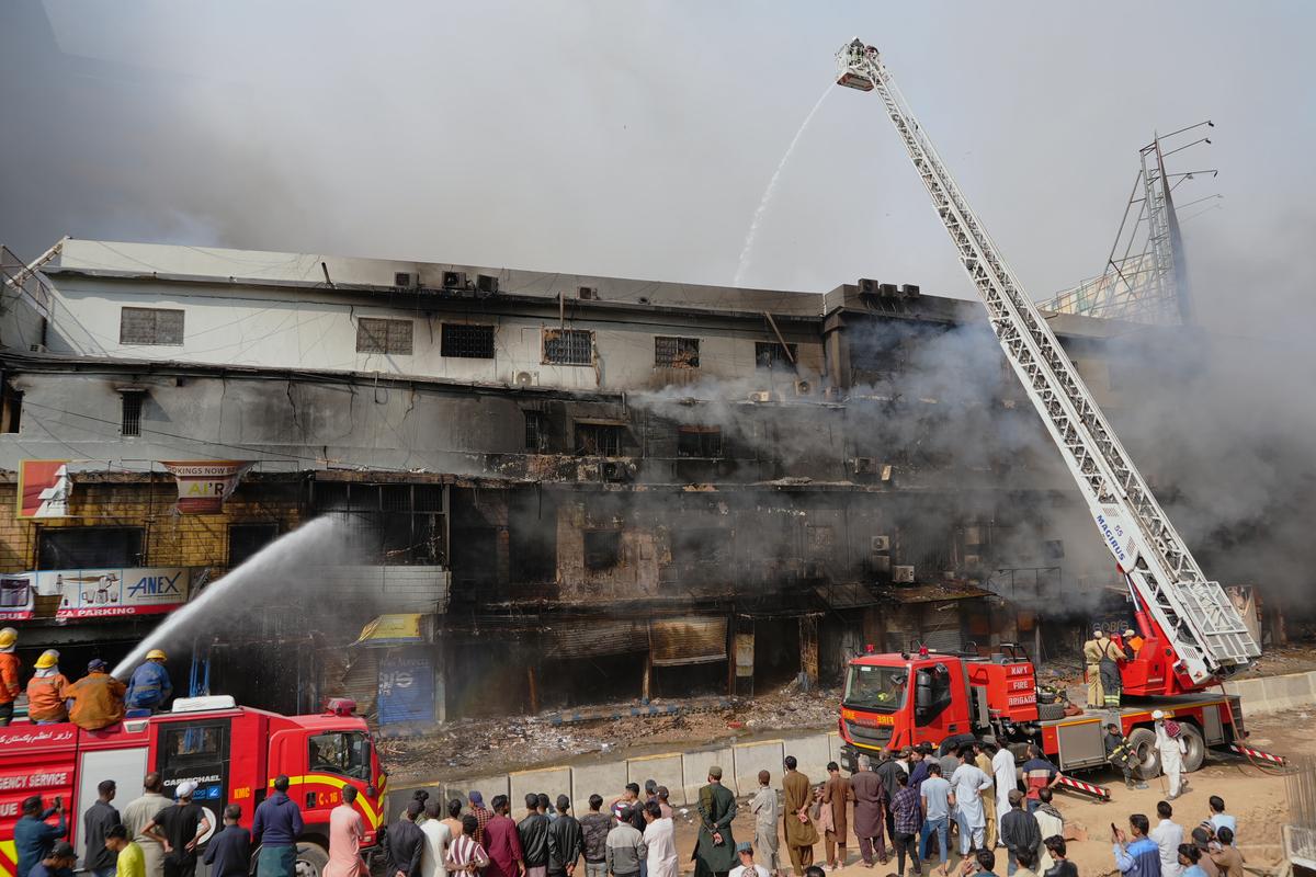 6 Killed in Fire at Shopping Plaza in Karachi, Pakistan