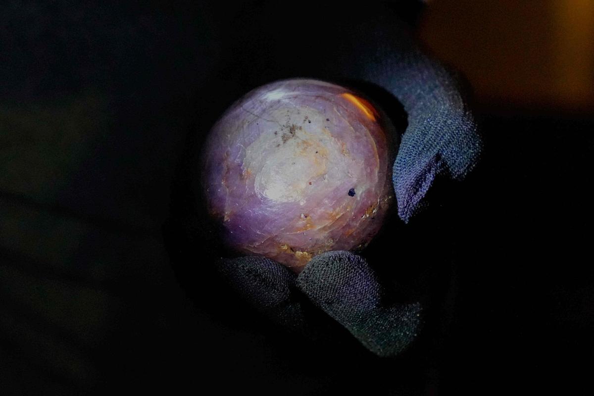 Sri Lanka Unveils a Rare Purple Star Sapphire Claimed to Be the Biggest of Its Kind
