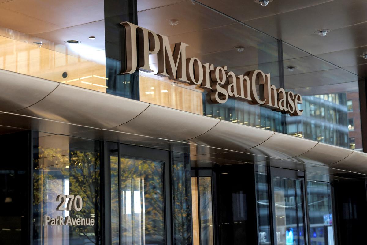 Trump Says He Will Sue JPMorgan Chase Over Debanking