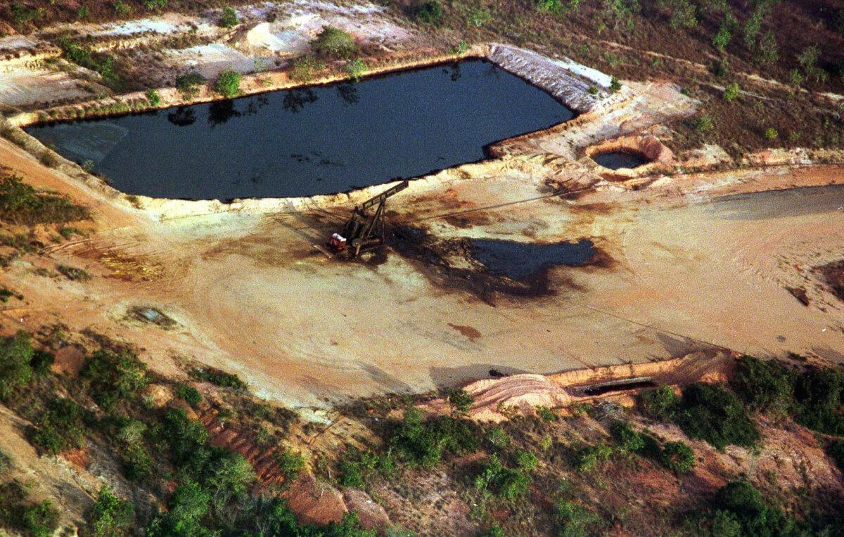 Aerial view of an oil well in eastern Monagas, in Maturin, Venezuela, on Feb. 13, 1998. (Bertrand Parres/AFP via Getty Images)