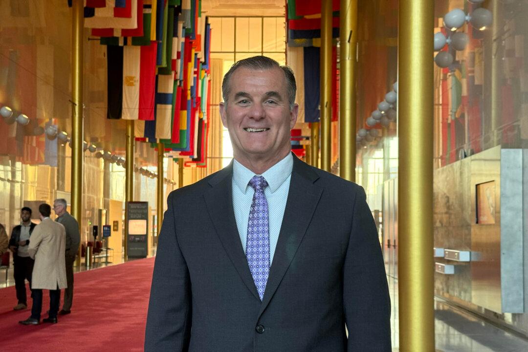 Retired US Army General Commends Shen Yun for Preserving Tradition and Exposing Totalitarianism