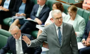 Australia’s Immigration Minister Rejects ‘Assimilation’ Concept in Migration Debate