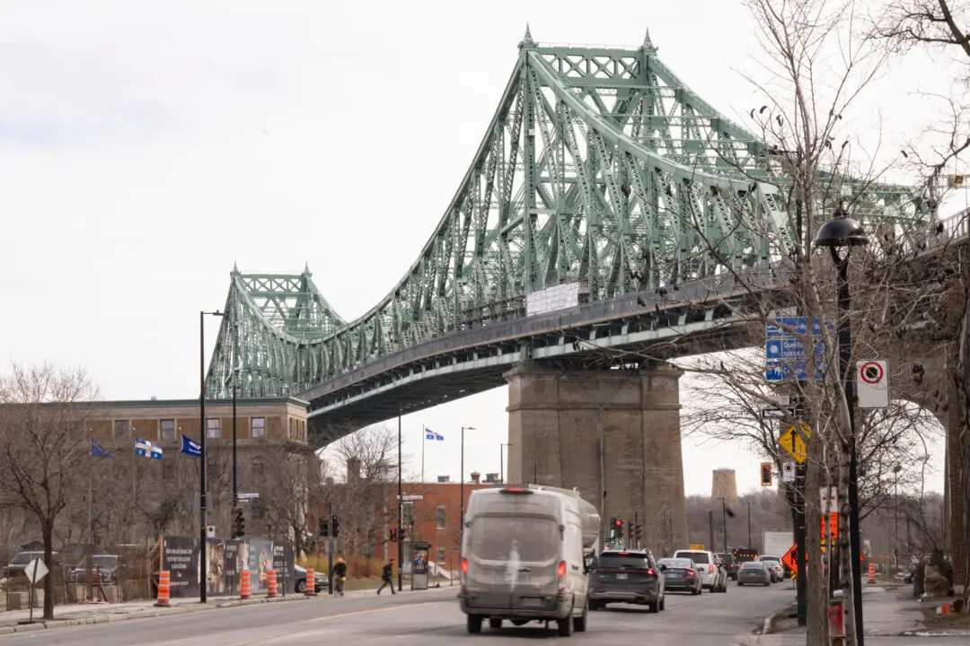 Fire in Industrial Building Closes Montreal’s Jacques Cartier Bridge