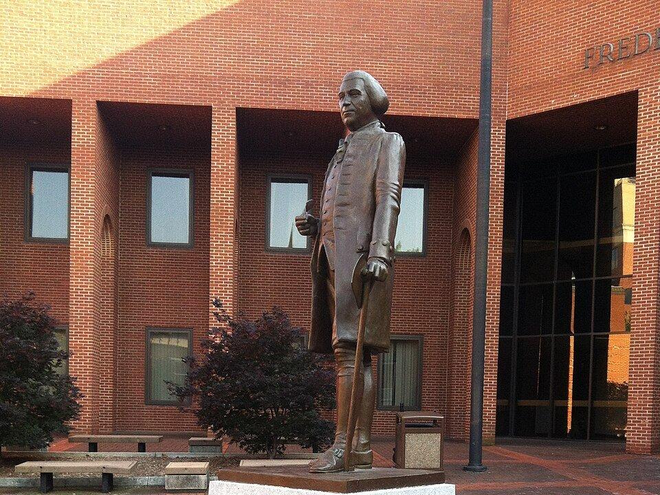 John Hanson National Memorial, located in front of the Frederick County Courthouse in Frederick, Md. (<a href="https://en.wikipedia.org/wiki/John_Hanson#/media/File:John_hanson_memorial_2.JPG">JWeaver28/CC BY-SA 3.0</a>)