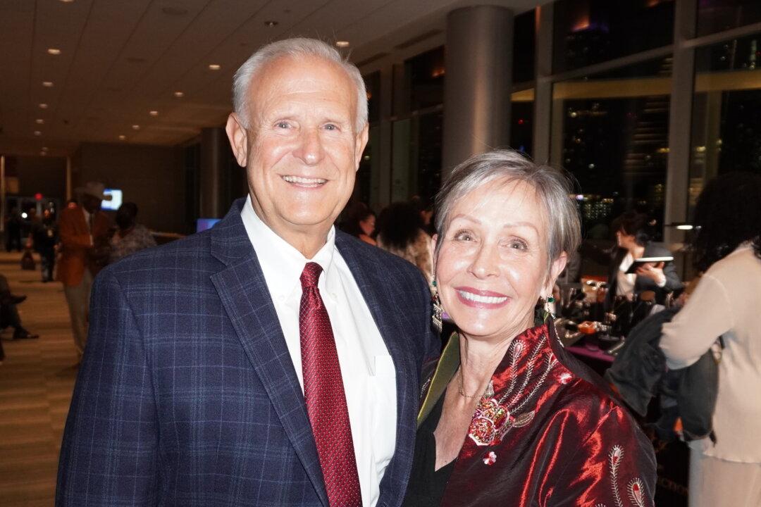 Shen Yun Is ‘Wonderful,’ Says Retired Company VP