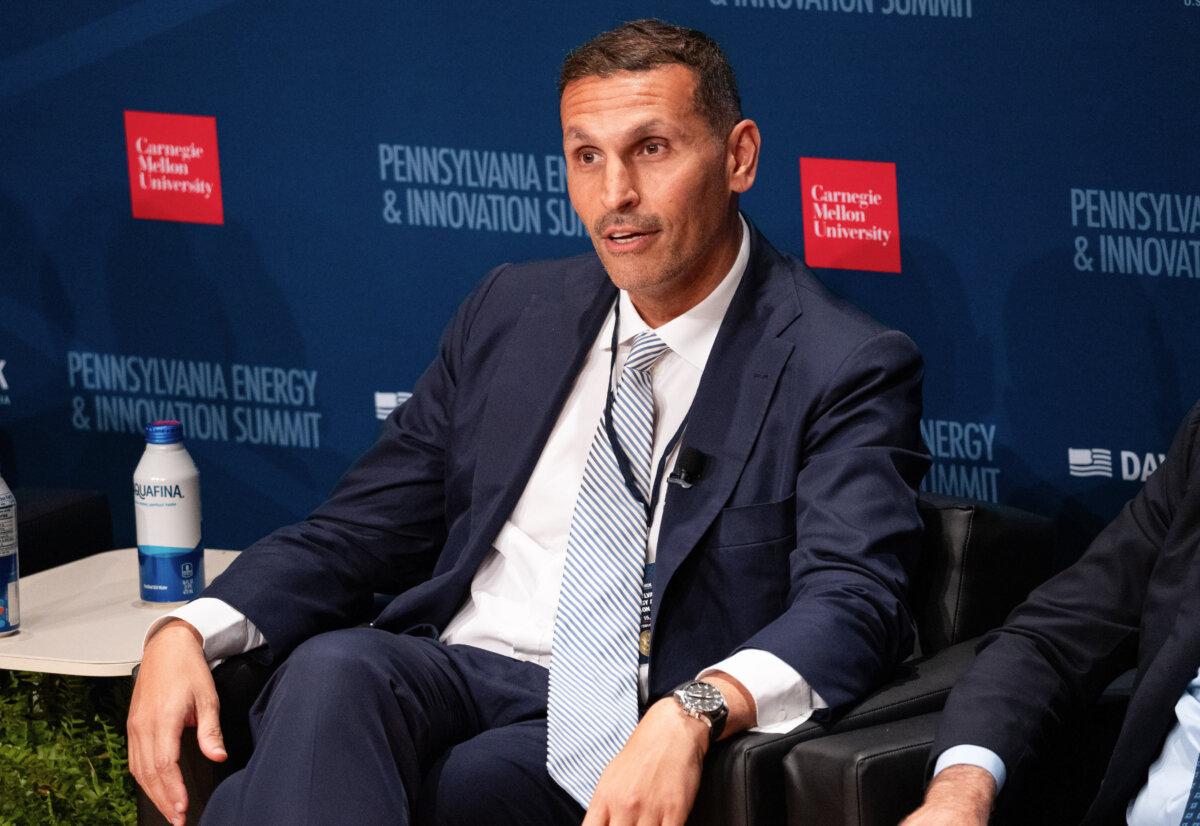 Khaldoon Al-Mubarak, CEO of Mubadala Investment Co., speaks at the Pennsylvania Energy and Innovation Summit at Carnegie Mellon University in Pittsburgh on July 15, 2025. (Samira Bouaou/The Epoch Times)