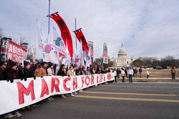 Day in Photos: March for Life in Washington, No-Confidence Motion in France, and Danish Prime Minister Visits Greenland