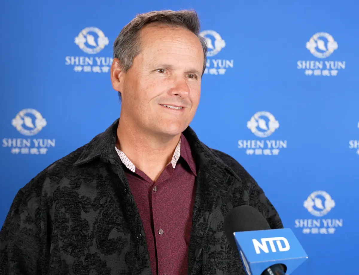 Company VP Amazed By Shen Yun’s Display of Art and History